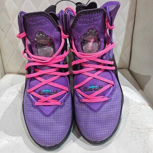 Nike Lebron 19 men size 9.5 purple/ black with pink laces basketball sneaakers